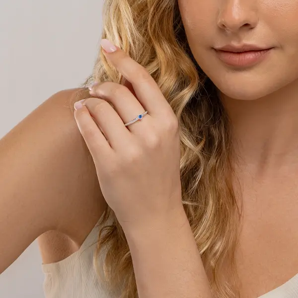 Anel Prata Solitário Coração Central