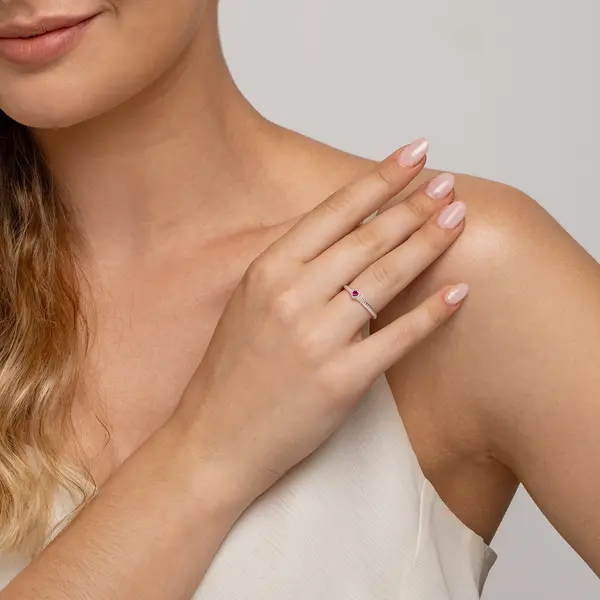 Anel Prata Solitário Coração Central