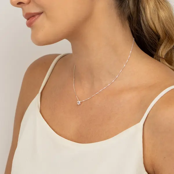 Gargantilha Prata Ponto Luz Caixa Alta Coração com Garra 40cm