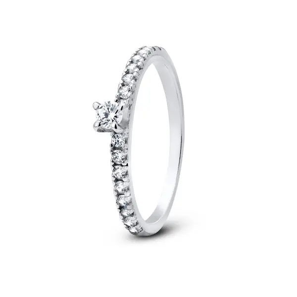 Anel Prata Solitário com Zircônias Laterais