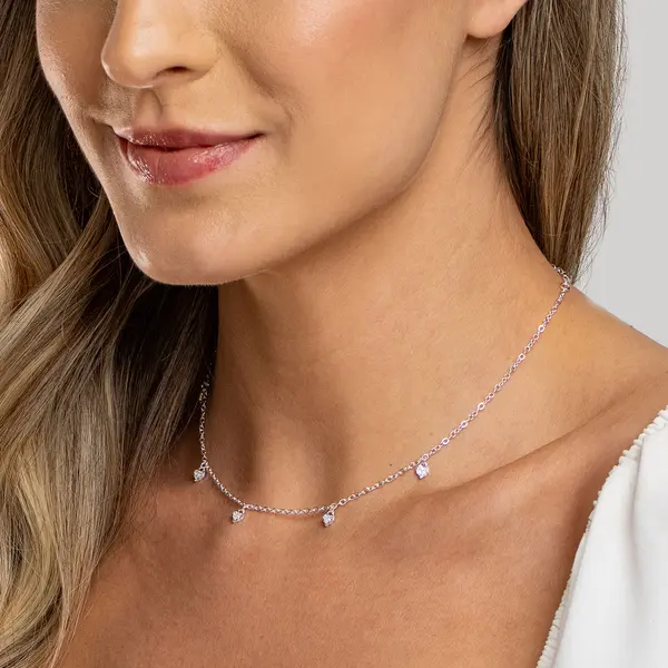 Gargantilha Prata Leve Mini Corações com Zircônias