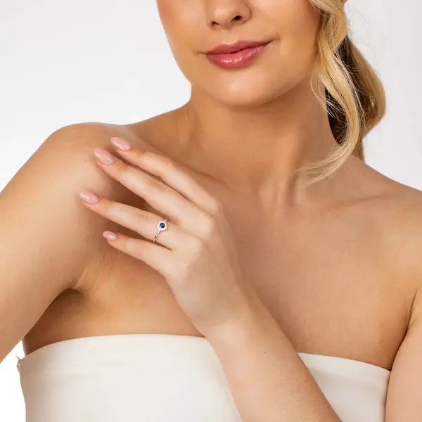 Anel Prata Solitário Coração de Zircônias