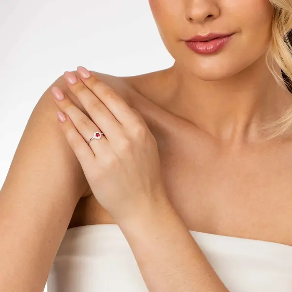 Anel Prata Solitário Coração de Zircônias