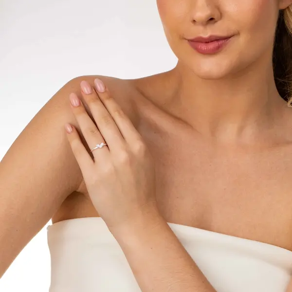 Anel Prata Coração com Zircônias