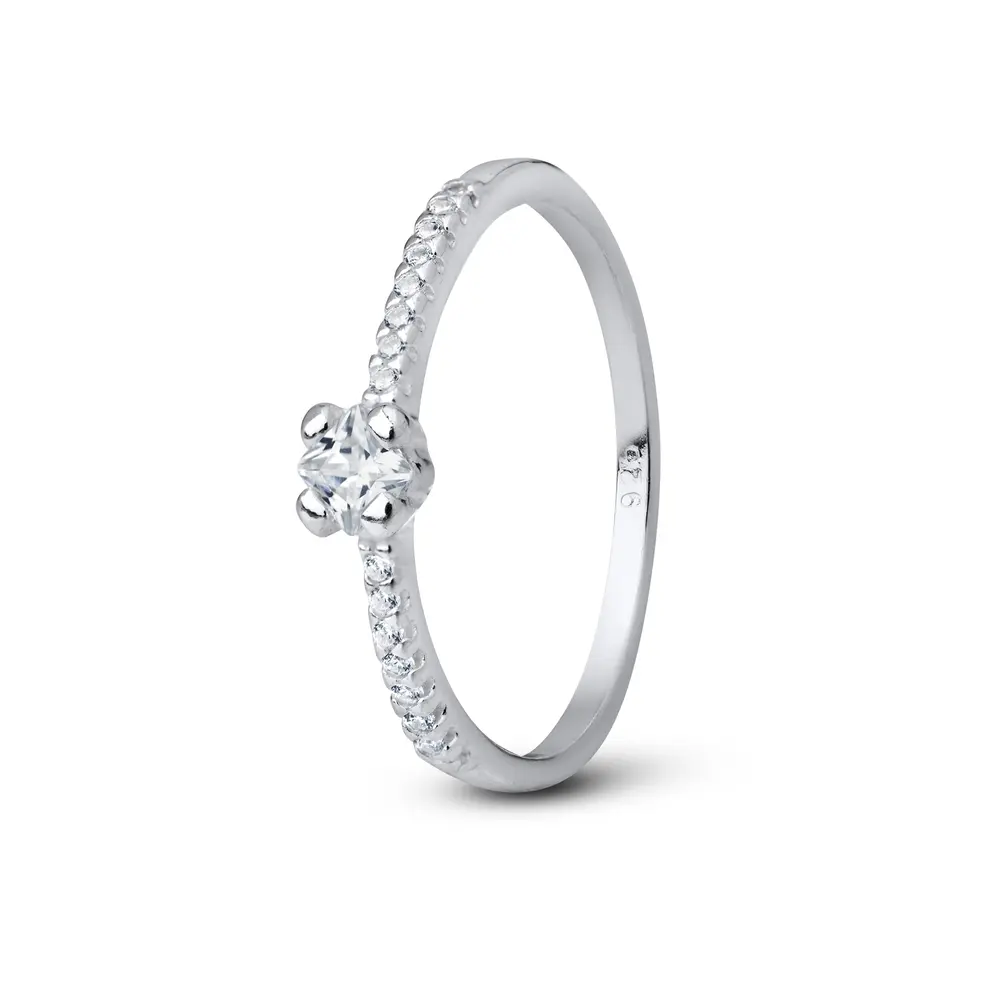 Anel Prata Solitário com Zircônias Laterais