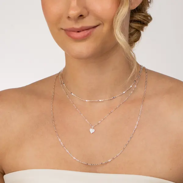 Gargantilha Prata Leve Tripla com Coração Cravejado