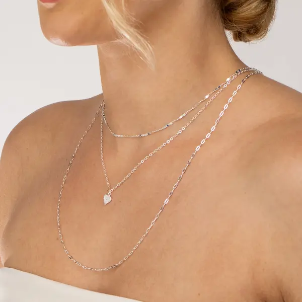 Gargantilha Prata Leve Tripla com Coração Cravejado