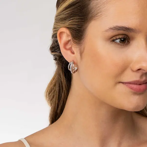 Brinco Prata Rodinada Meia Argola com Zircônia Furta Cor Grande