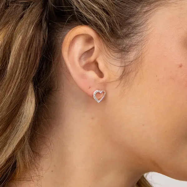 Brinco Prata Leve Coração Metade com Zircônias