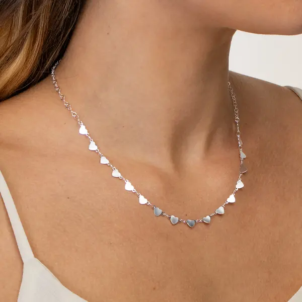 Gargantilha Prata Leve Plaquinhas Corações