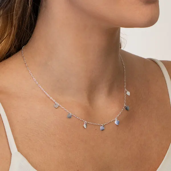 Gargantilha Prata Leve Plaquinhas Coração Medias