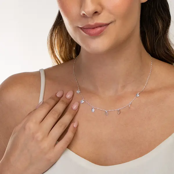 Gargantilha Prata Leve Plaquinhas Coração Medias