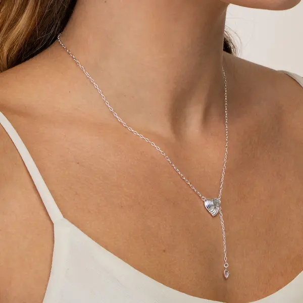 Gargantilha Prata Leve Corações Trabalhados e Zircônias