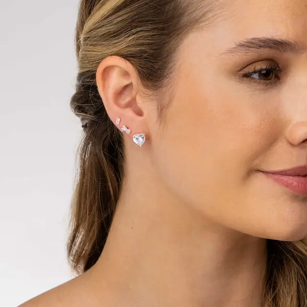 Brinco Prata Leve Trio Coração Laço e Zircônia