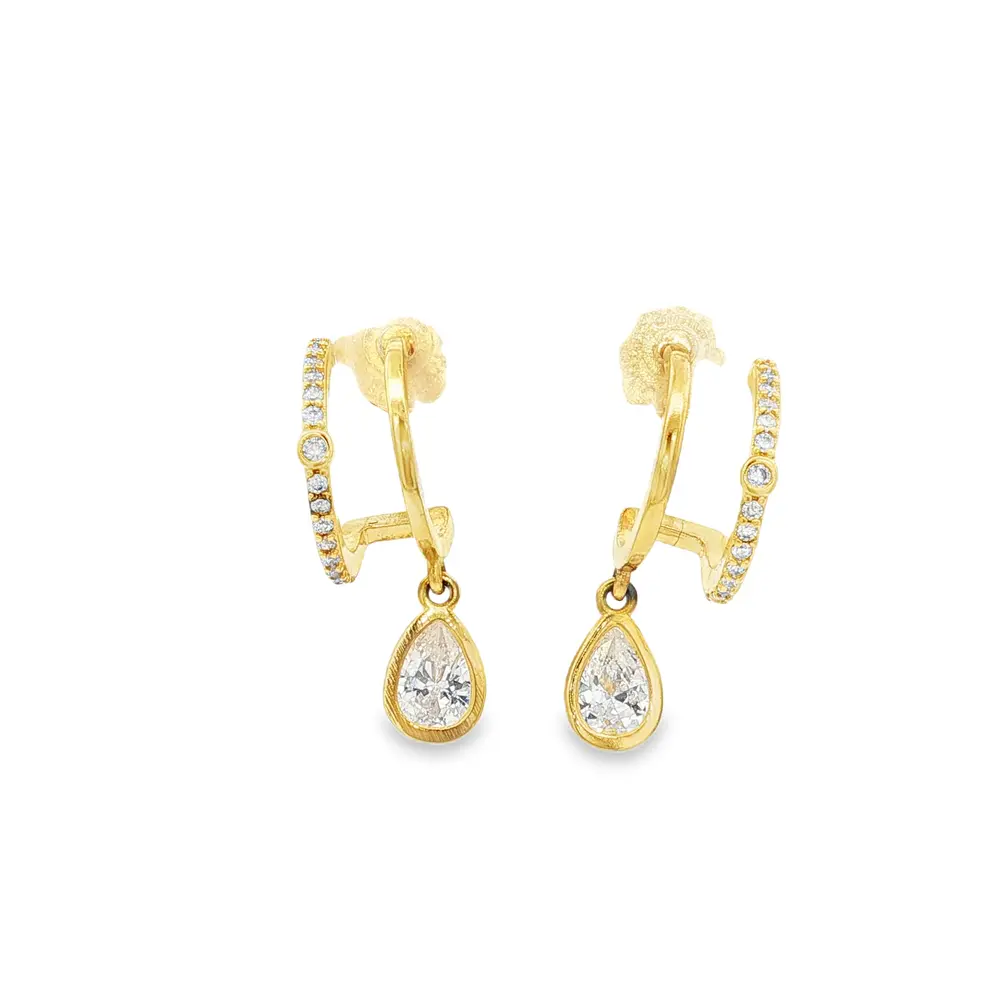 Brinco Folheado a Ouro 18k Meia Argola com Zircônias