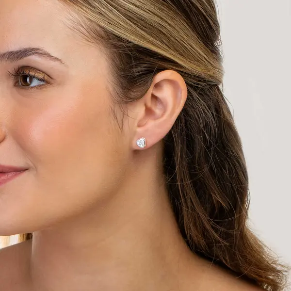 Brinco Prata Leve Ponto Luz Caixa Alta Coração