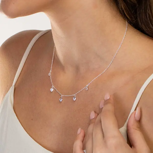 Gargantilha Prata Leve Corações em Zircônias