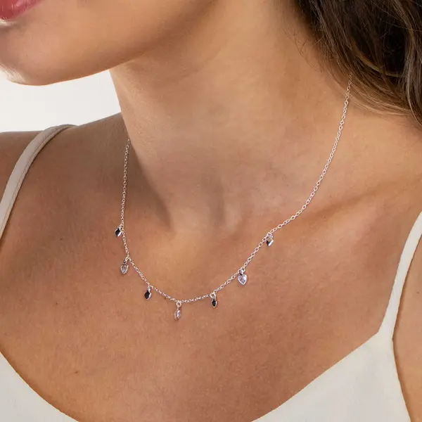 Gargantilha Prata Leve Corações Lisos e com Zircônias